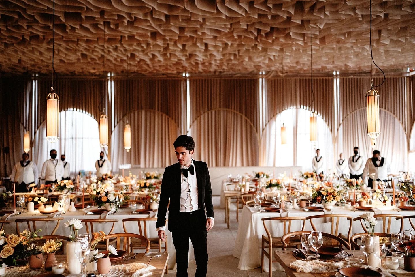 Salón completo con producción de boda y dirección de escena